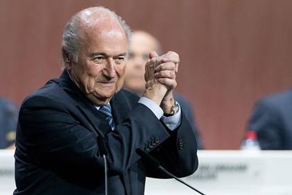 Chủ tịch Blatter tái đắc cử FIFA lần thứ 5 và những ý kiến trái chiều