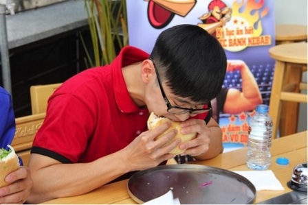 Cuộc thi Ăn Fast & Furious chào đón năm mới ở Việt Nam