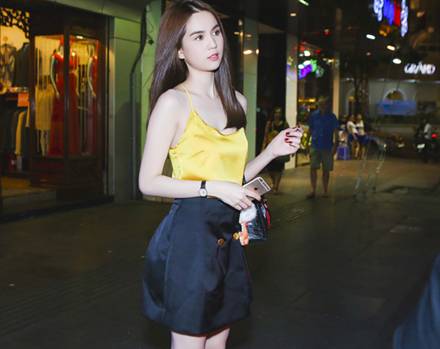 Chuẩn bị cho đêm hội chân dài 9, Ngọc Trinh tậu váy 300 triệu