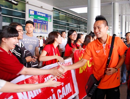 Ngày trở về đầy 'ấn tượng' của các cầu thủ Việt Nam