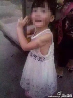 Trung Quốc phẫn nộ vì bé gái bị cha ngược đãi