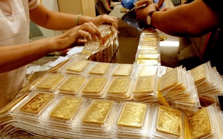 Giá vàng quay về mức dưới 34 triệu đồng/lượng