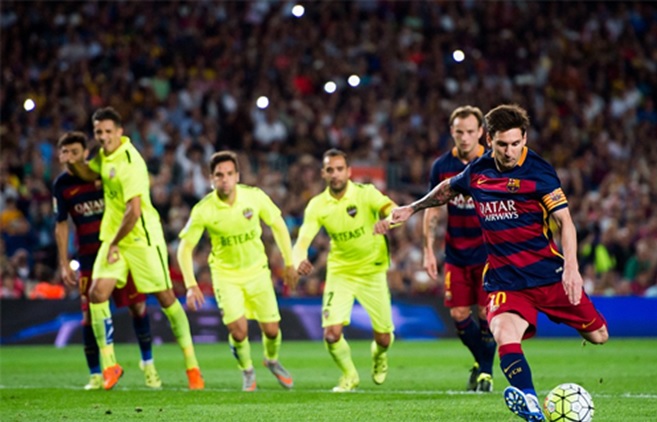Messi tỏa sáng tại La Liga, Barca trở lại ngôi đầu bảng