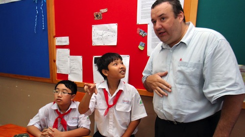 Lai Châu tăng cường quản lí người nước ngoài trong ngành giáo dục