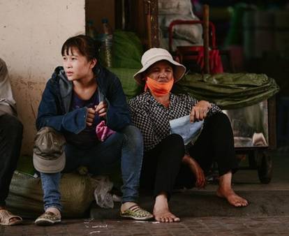Chùm ảnh: Người Hà Nội vật lộn với nắng nóng để mưu sinh