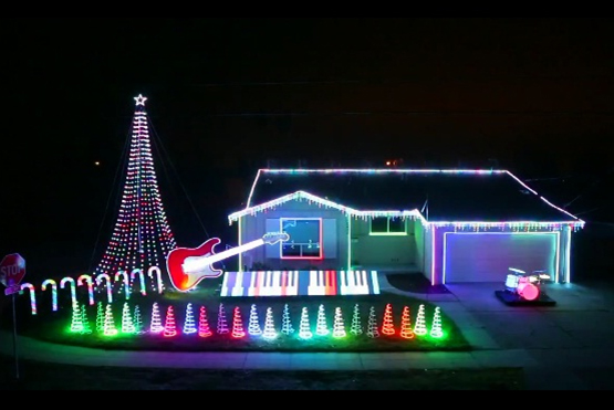 Ngôi nhà phát sáng theo nhạc mừng lễ Giáng sinh ở Mỹ