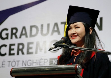 Thủ khoa xinh xắn Trần Thị Thu Hà với bài phát biểu rớt nước mắt
