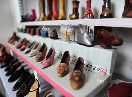 Thích thú với tiệm giày tí hon độc đáo của nghệ nhân Trung Quốc