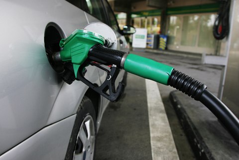 Đi ô tô thế nào để tiết kiệm xăng triệt để nhất?
