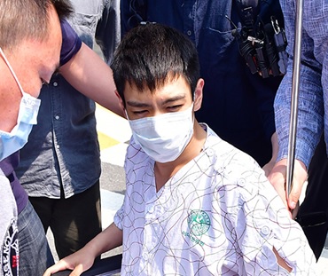 T.O.P chuyển bệnh viện trong ồn ào và lời xin lỗi