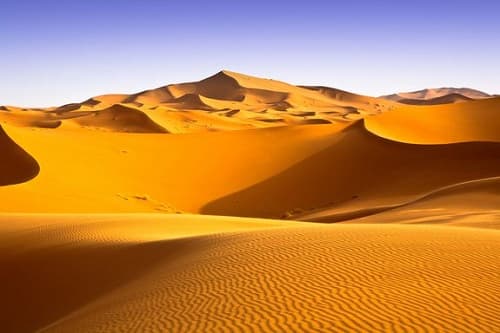 Lý do nào mà cát biển, cát sa mạc lại không dùng trong xây dựng