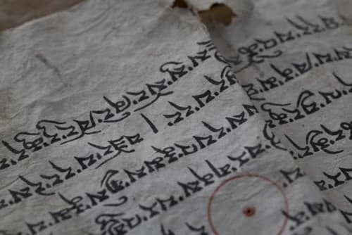 Vì sao những cuốn kinh thư của Tây Tạng trải qua ngàn năm không bị mục nát
