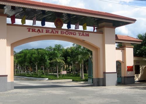 Du lịch Tiền Giang: Tham quan trại rắn Đồng Tâm
