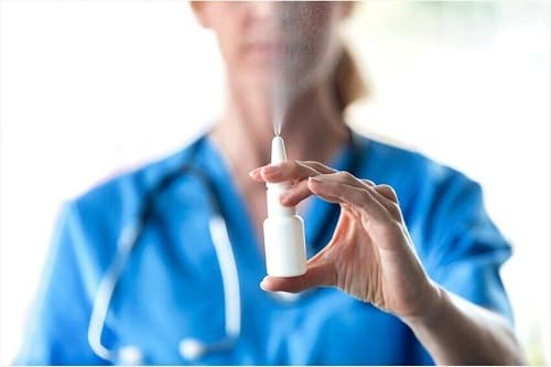 Malaysia nghiên cứu phát triển vaccine Covid-19 dạng xịt mũi hoặc uống