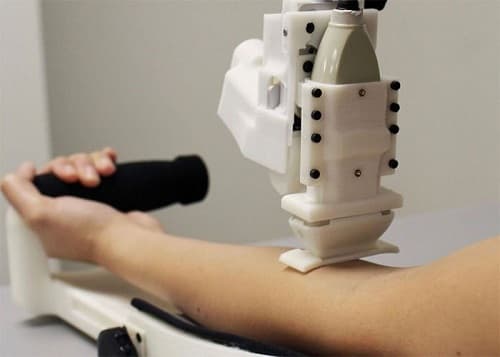 Mỹ chế tạo thành công robot lấy máu bệnh nhân tự động
