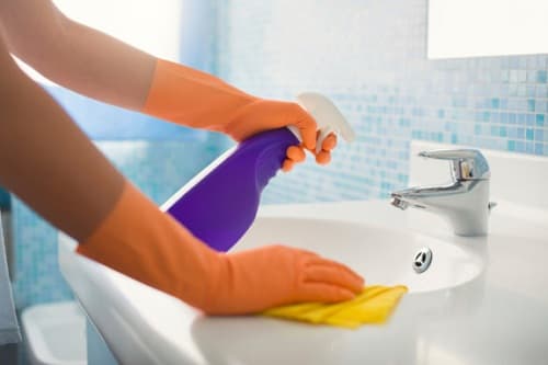 Các loại nước tẩy rửa khử khuẩn nhà vệ sinh nổi nhất hiện nay