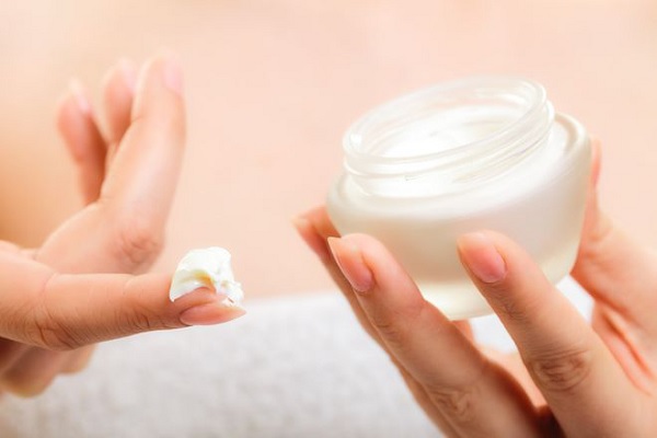 4 thói quen trước khi ngủ giúp da mịn màng, trẻ hóa