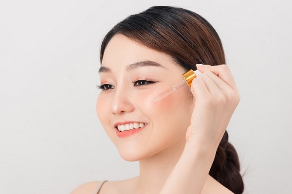 4 tiêu chí chọn serum phục hồi cho da khô bong tróc khi giao mùa