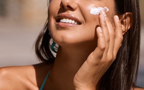 Bảo vệ da bằng kem chống nắng có gây thiếu vitamin D?