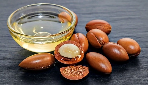 Bí quyết dùng dầu argan giúp phục hồi tóc hư tổn