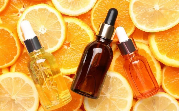 Bí quyết dùng vitamin C xóa mờ đốm nâu, trẻ hóa làn da sau tuổi 40