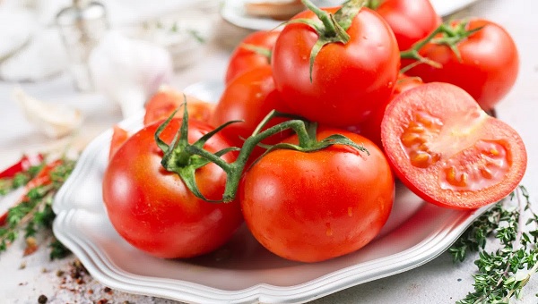 Bí quyết dưỡng trắng da cực hay từ cà chua