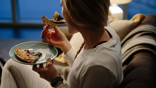 Lão hóa nhanh, béo phì chỉ vì 5 thói quen trước khi ngủ