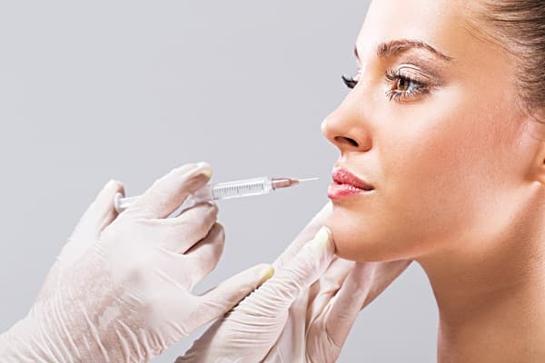 Những biến chứng có thể gặp khi tiêm filler môi cần biết