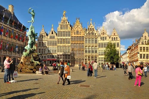 Câu trắc nghiệm Địa Lý lớp 7 Bài 54 có đáp án: Dân cư xã hội châu Âu