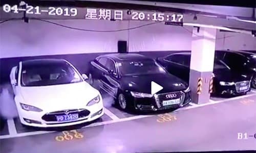 Xuất hiện video ghi hình xe ôtô điện Tesla bốc cháy tại Trung Quốc