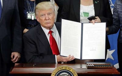 Tòa án tối cao Mỹ 'bật đèn xanh' cho sắc lệnh cấm nhập cư của Tổng thống Donald Trump
