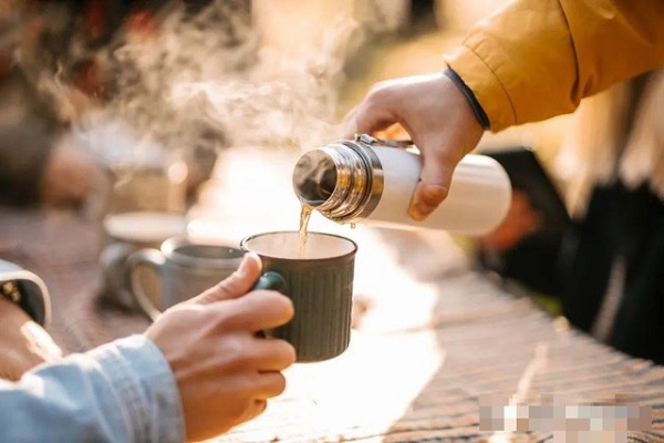 5 loại nước tuyệt đối không nên đựng trong bình giữ nhiệt