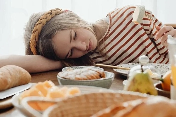 8 kiểu ăn uống gây hại dạ dày cần bỏ ngay