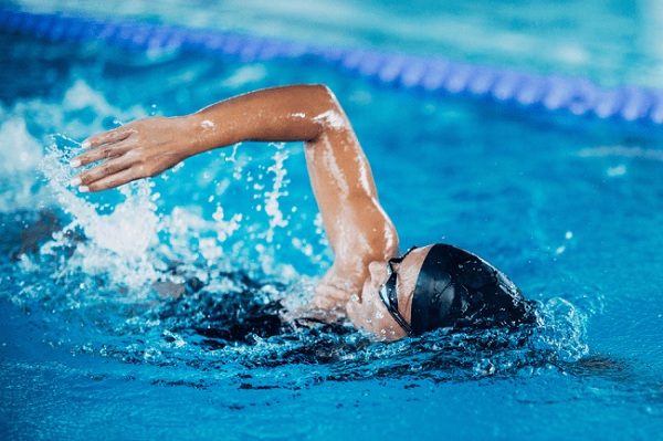 Bí quyết cực hay bảo vệ đôi mắt khi đi bơi trong mùa hè