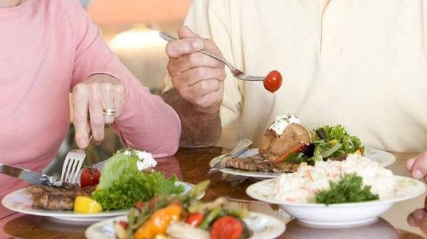 Các yếu tố gây ảnh hưởng hệ vi sinh vật đường ruột ở người cao tuổi