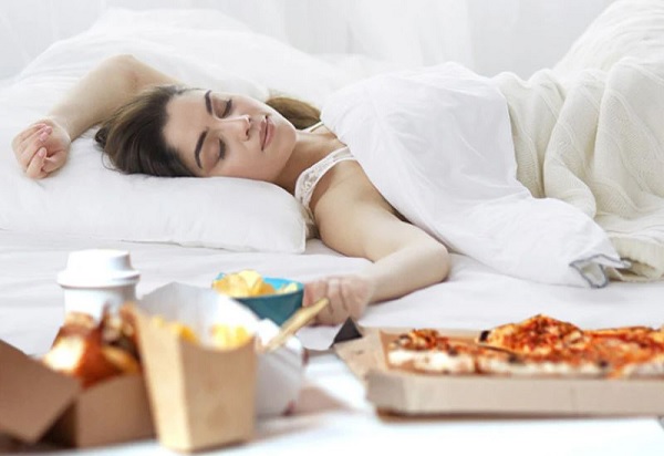 Cảnh báo: 5 thói quen sau khi ăn no âm thầm đẩy nhanh đột quỵ