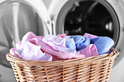 Những mầm bệnh nào tồn tại trên quần áo mới không giặt trước khi dùng