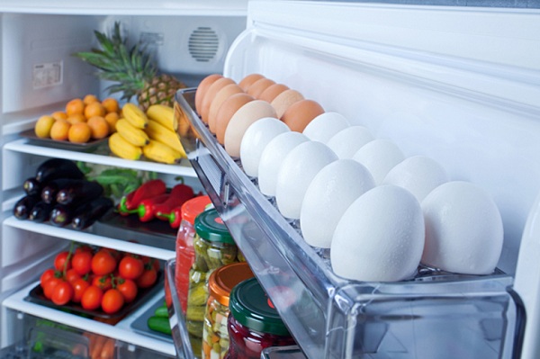 Những thực phẩm không nên đặt ở cánh tủ lạnh