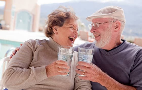 Người cao tuổi cần uống nhiều nước hơn: chống sự lão hóa, tăng cường hệ miễn dịch