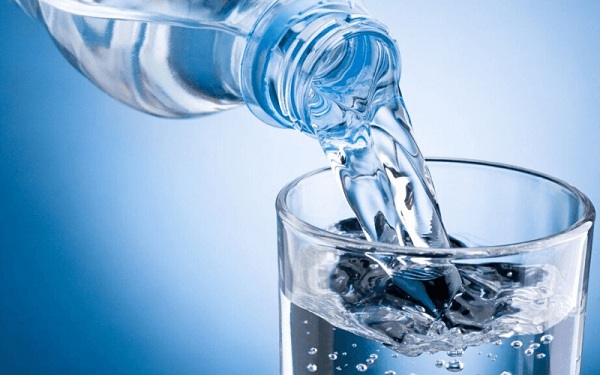 Thói quen uống nước xấu gây hại thận nên bỏ ngay