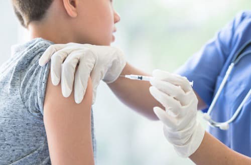 Tiêm phòng vắc xin Covid-19 cho trẻ, cha mẹ cần chuẩn bị gì?