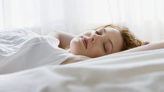 Tránh tổn thương tử cung phụ nữ tránh ngủ 2 tư thế ngủ bất lợi này