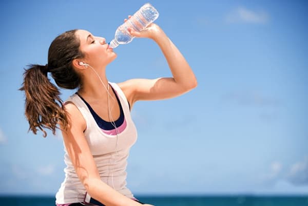 Uống quá nhiều nước ảnh hưởng đến sức khỏe như thế nào?